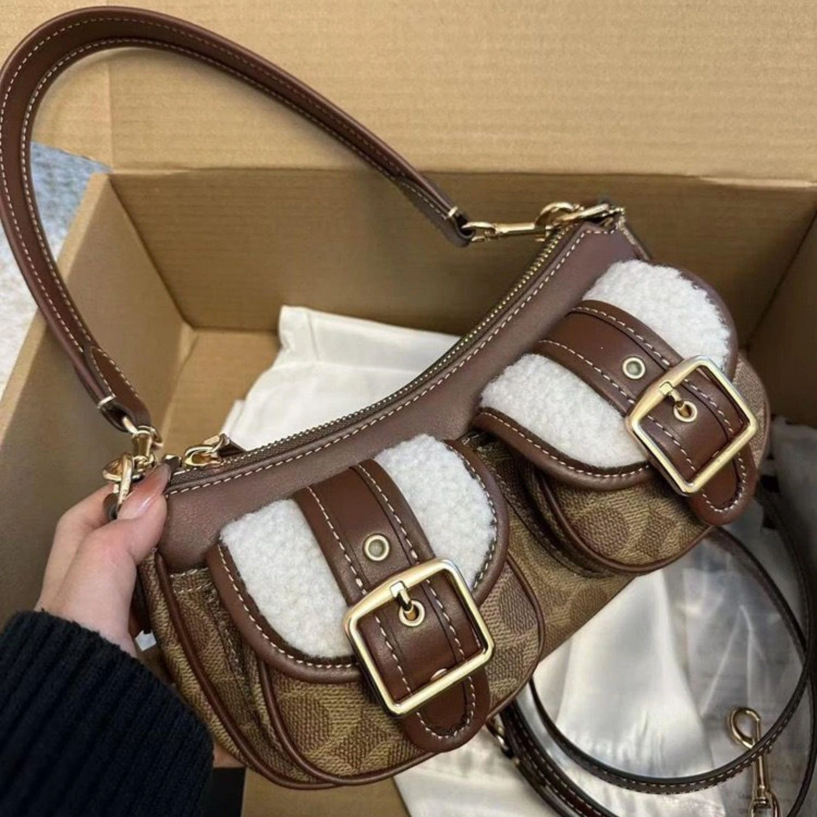 90s style Bag Signature Canvas Shearling Shoulder Bag - Image 3