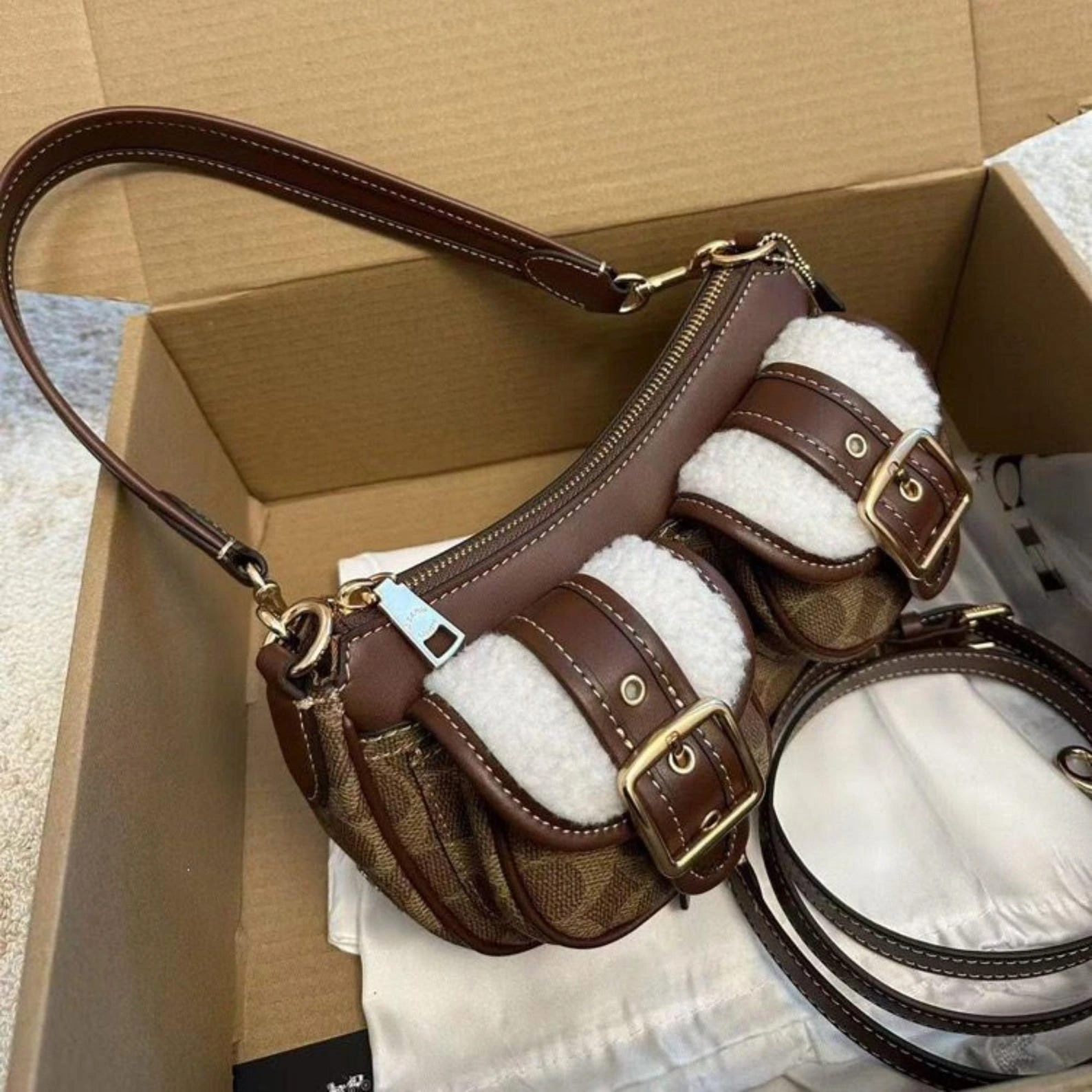 90s style Bag Signature Canvas Shearling Shoulder Bag - Image 2